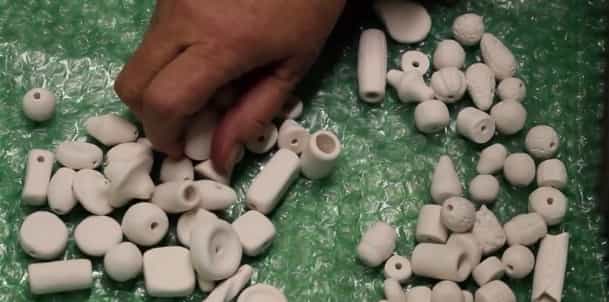 How are ceramic beads made?