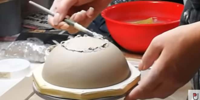 Making ceramic bowl at home